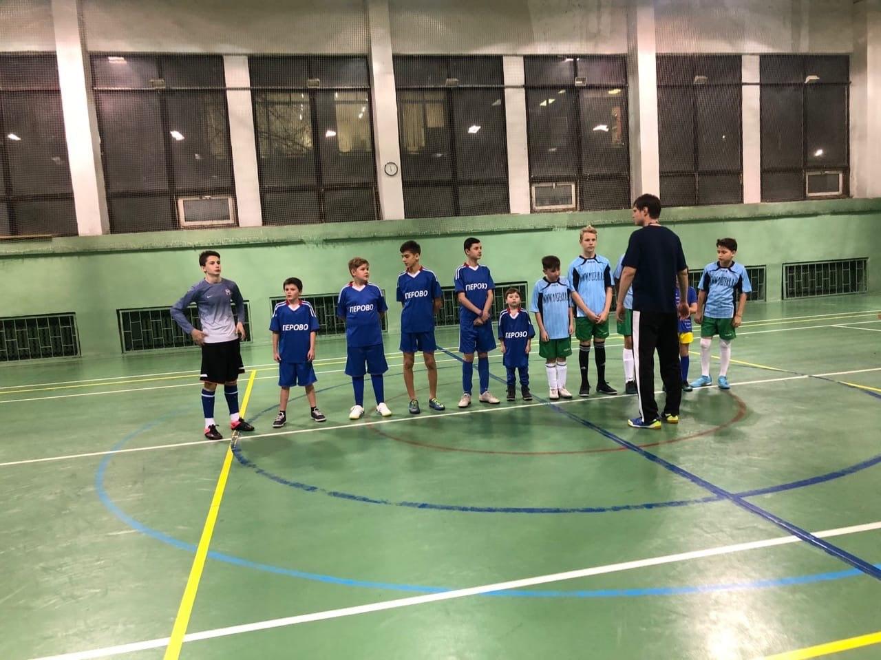 В Перове состоялась футбольная игра между местной командой и соперниками из Чертанова 