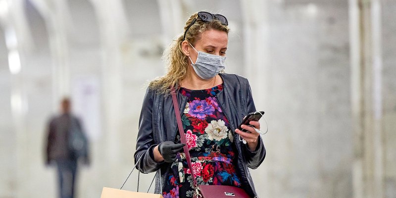 Медики призвали не забывать о ношении масок в общественных местах